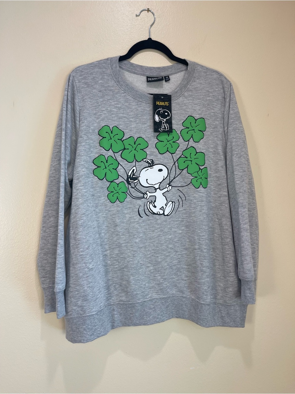 Peanuts Snoopy Gray Pull Over Sweatshirt 1X St Patrick’s Day Shamrocks 1X NWT